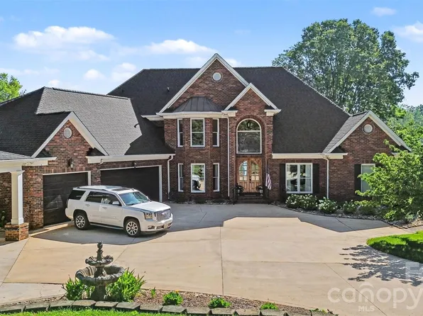 20410 Island Forest Dr, Cornelius, NC 28031