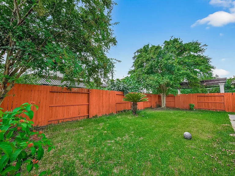 16547 Lanesborough Dr — Photo 47
