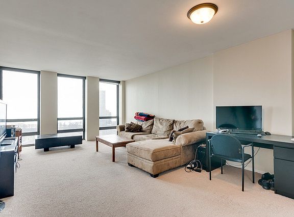 3rd image of 1660 N La Salle St #2109