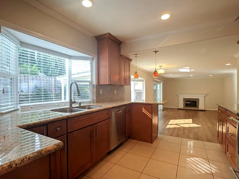 1032 Cassia Way — Photo 9