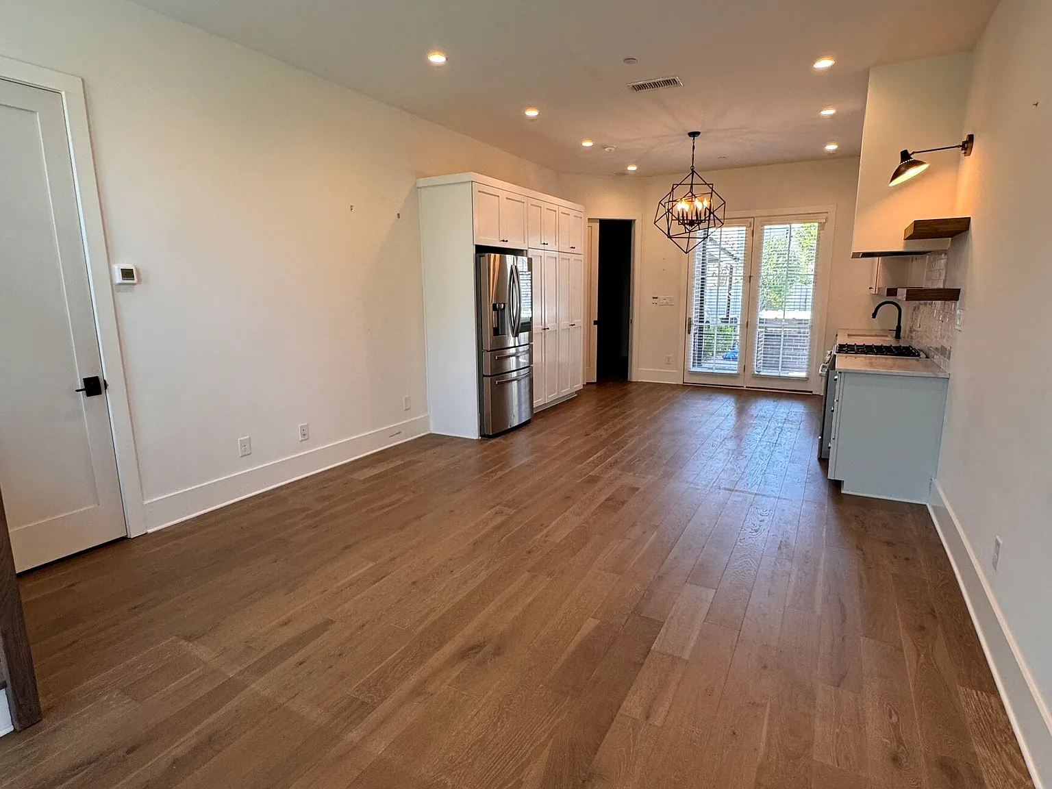 4 bed, 2.5 bath, 1728 sqft, $3,950 — Photo 3