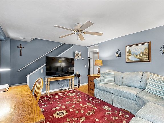 3rd image of 38 Pigeon Hill St
