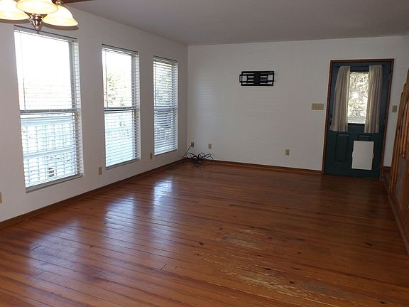 2nd image of 3314 Cove Point Dr