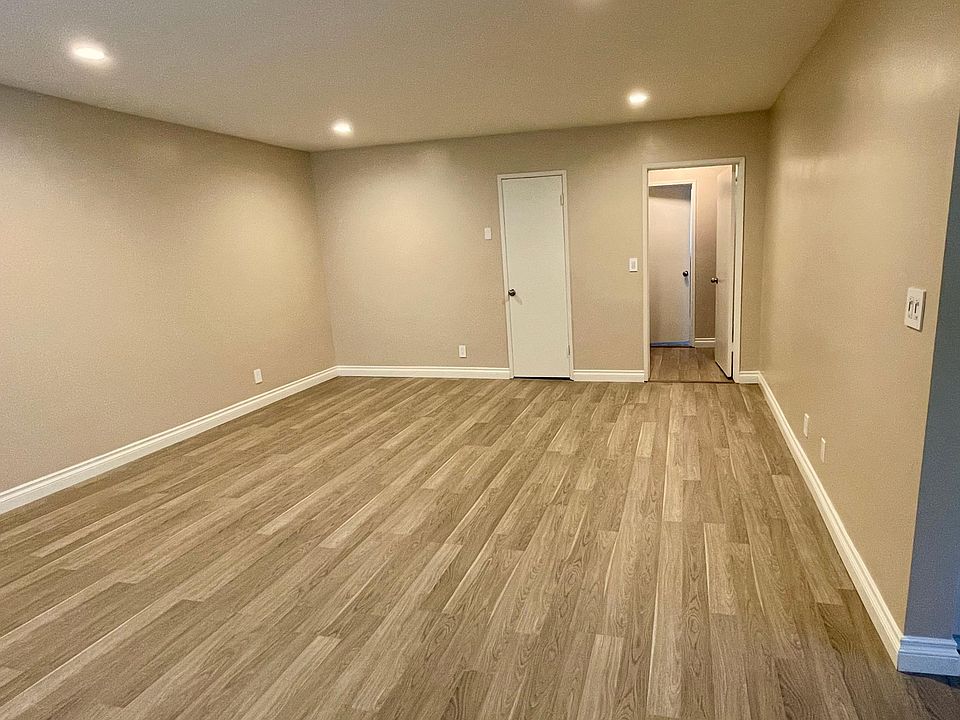 Living room with view to hallway