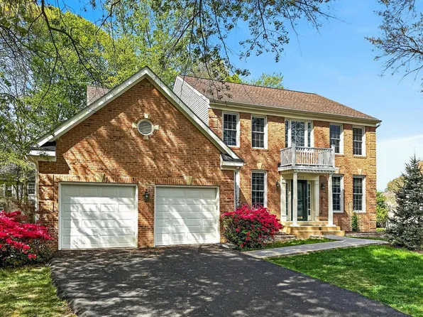 8004 Hollington Pl, Fairfax Station, VA 22039