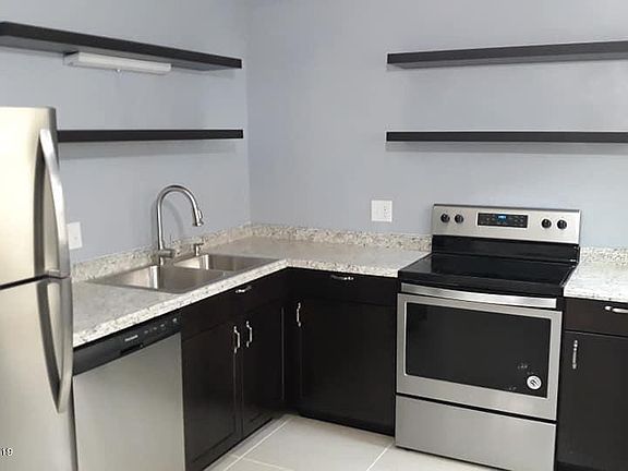 2nd image of 1531 Violet Ave