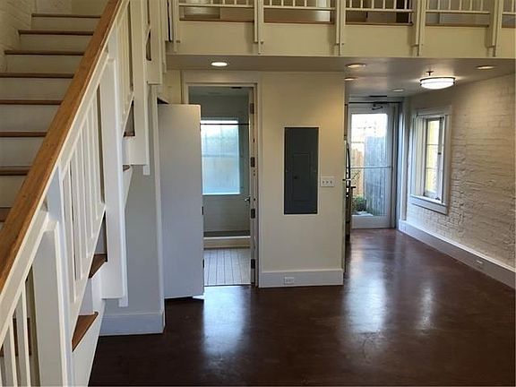 4th image of 4877 Laurel St