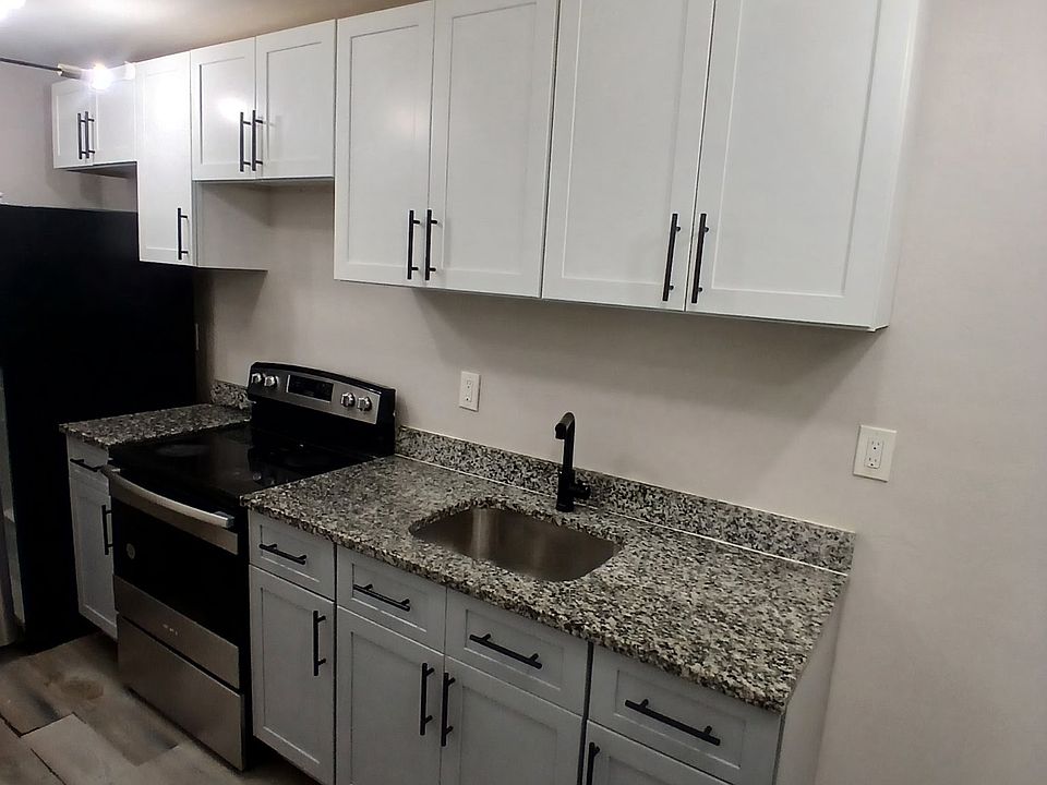 1st image of 478 N Pennsylvania Ave #1L
