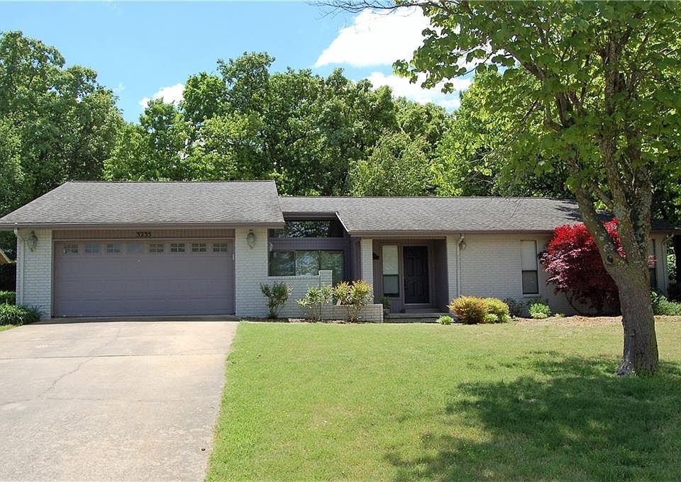 1st image of 3235 N Warwick Dr