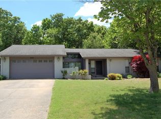3235 N Warwick Dr, Fayetteville, AR 72703