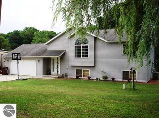 7462 E Howard City Edmore Rd, Vestaburg, MI 48891