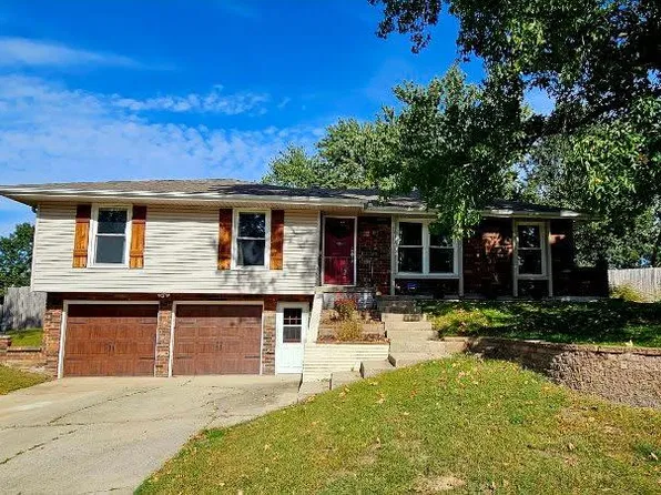 7013 N Winan Ave, Parkville, MO 64152