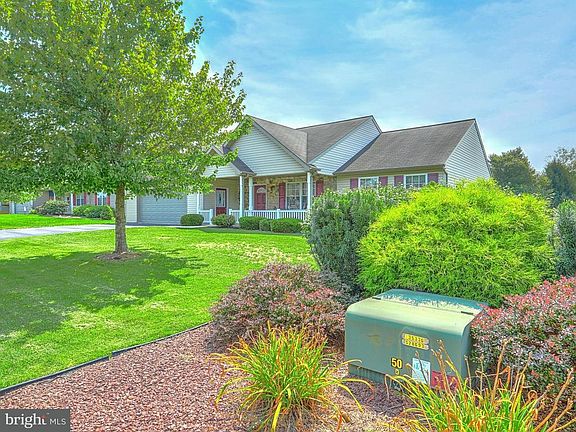 3rd image of 1124 Willow Creek Dr