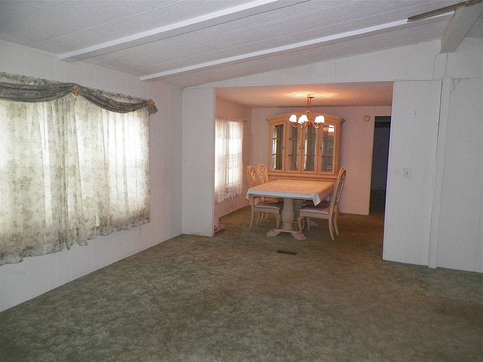 2nd image of 253 Fawn Valley Ct