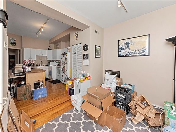3rd image of 4307 N Paulina St APT 1R