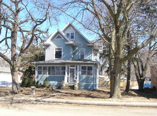 106 N Main St, Walnut, IL 61376