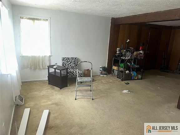 4th image of 125 Snowhill St