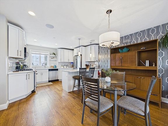 5th image of 7 Bay St #3