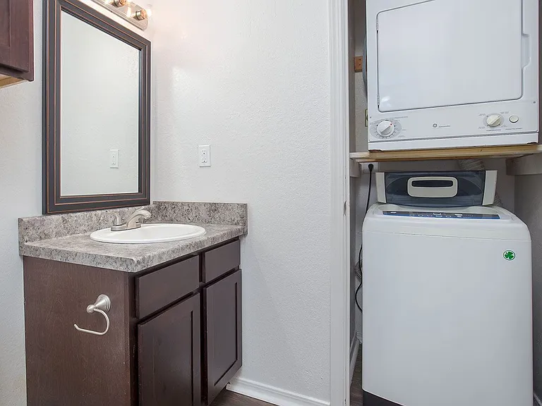 4548 S Elm Pl — Photo 8