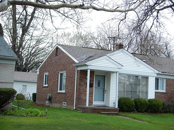 3rd image of 23004 Sanders St