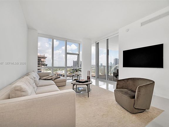 4th image of 851 NE 1st Ave #1701