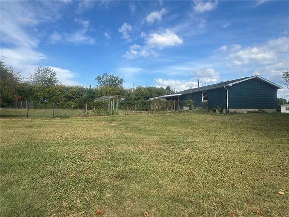 3rd image of 103 Hillcrest Dr