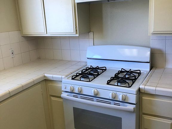 2nd image of 611 W 1st St APT E205