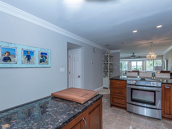 3rd image of 160 Marshview Villas Dr