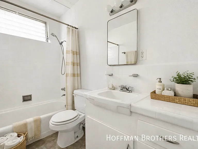 1350 N Citrus Ave #9 — Photo 3