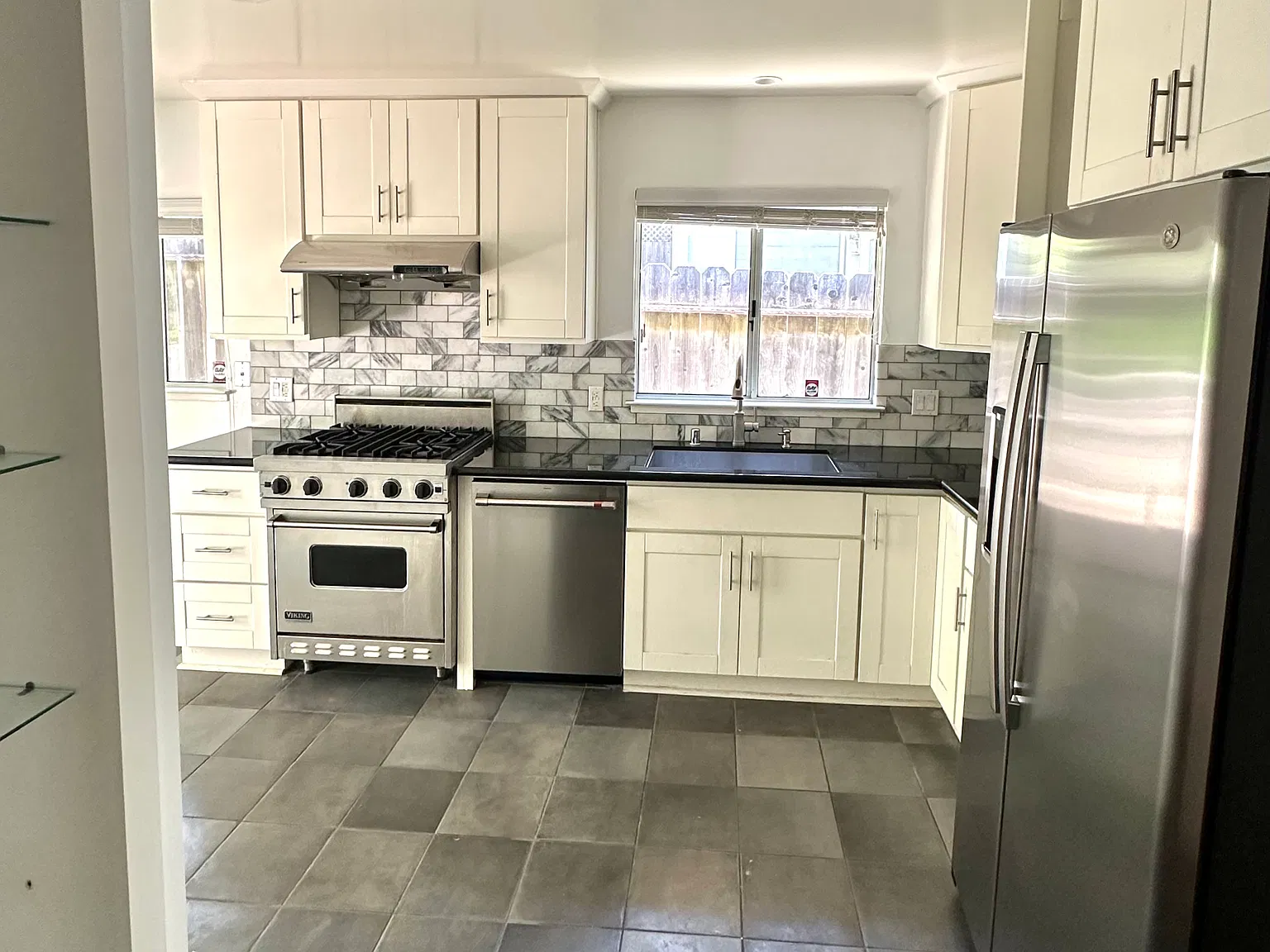 3 bed, 2.5 bath, 1645 sqft, $5,600 — Photo 3