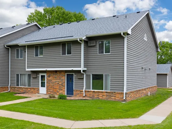 730 W Village Rd APT 102, Chanhassen, MN 55317