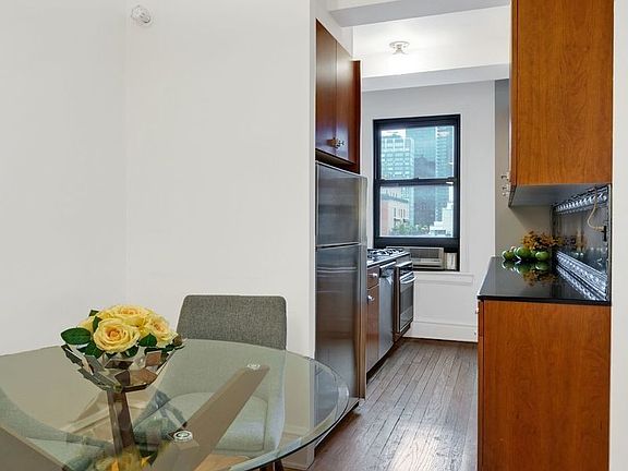 4th image of 333 E 53rd St APT 12F