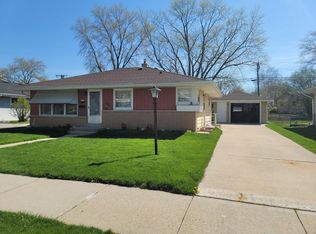 5244 N 107th St, Milwaukee, WI 53225