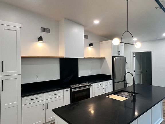 2nd image of 501 N Broad St #B