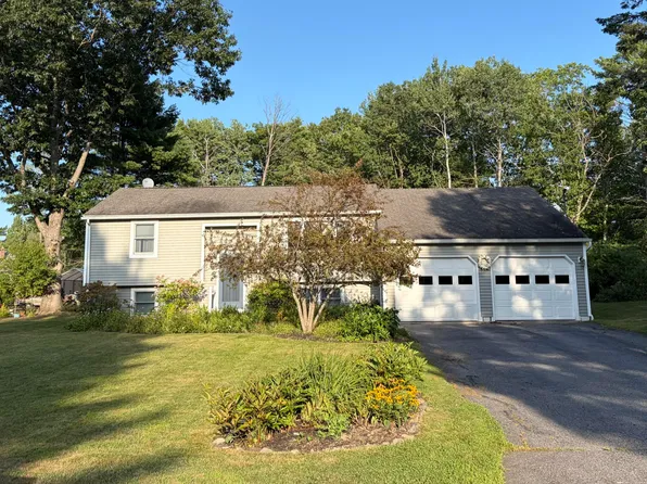 18 Ellen Circle, Yarmouth, ME 04096
