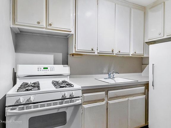4th image of 6 W 16th St #6VN