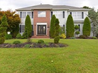 21 Robin Ln, Monroe Township, NJ 08831