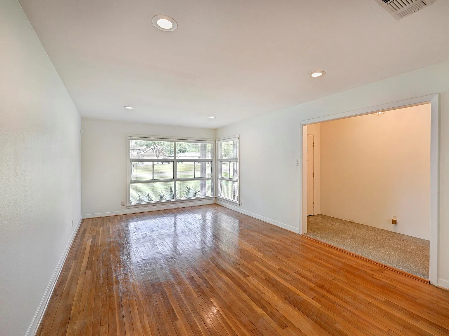 4 bed, 2.0 bath, 1762 sqft, $3,000 — Photo 2