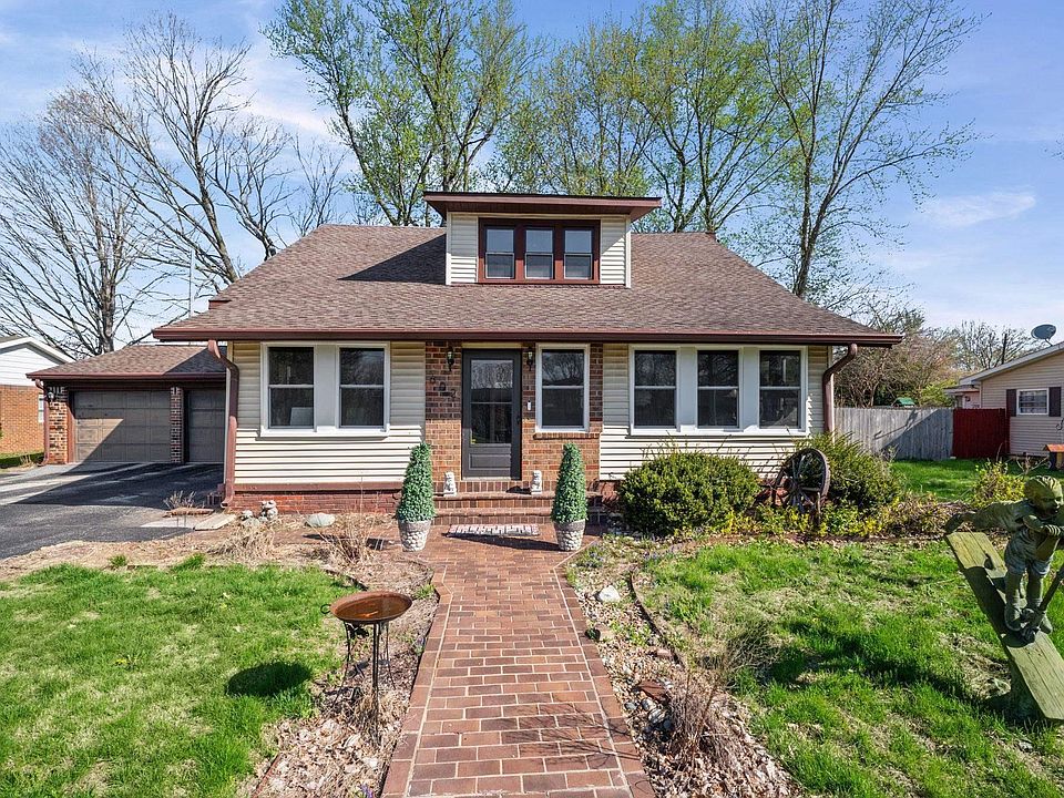 1st image of 602 Valley Dr