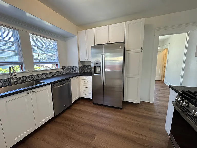 315 Newport Ave — Photo 11