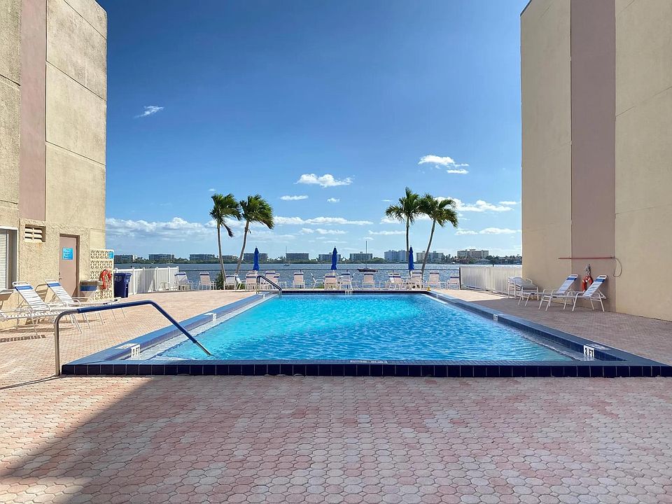 1st image of 1502 S Lakeside Dr APT 310