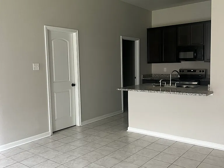 103 Briar Hollow Dr — Photo 4