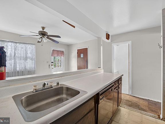 5th image of 3731 Swann Rd Unit 8