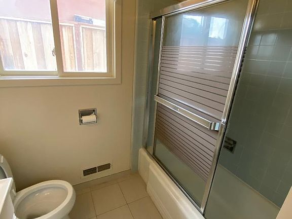 5th image of 2941 Arguello Dr