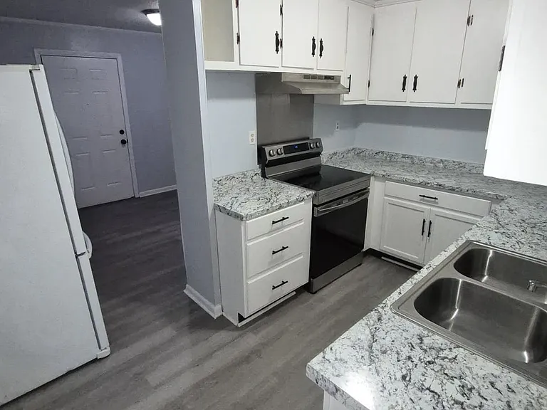 111 Becky St — Photo 8