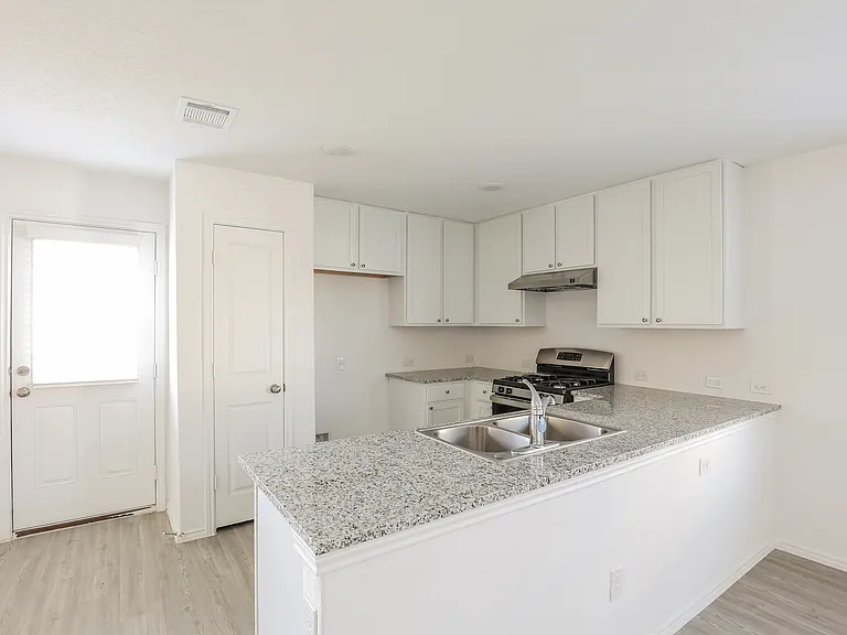 411 Filibusters Trl — Photo 7
