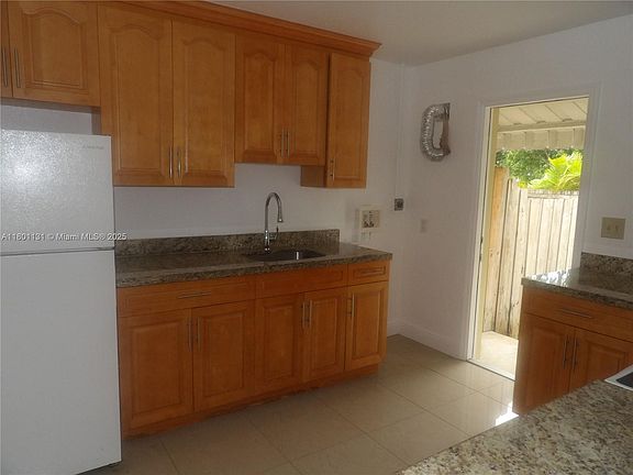 3rd image of 1225 N J St #1