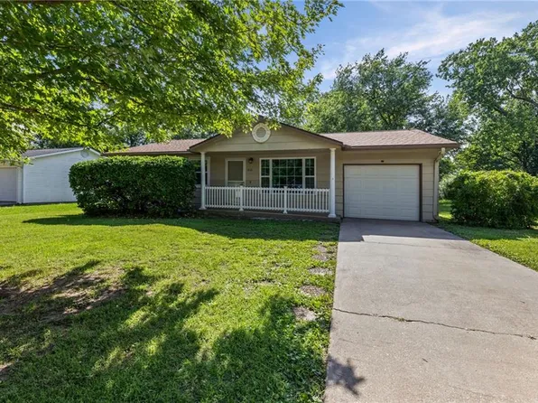 414 Kansas Dr, Iola, KS 66749