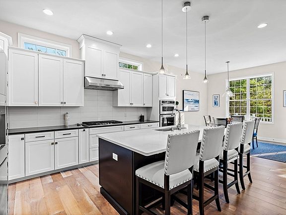 4th image of 61 Ridgewood Dr #61