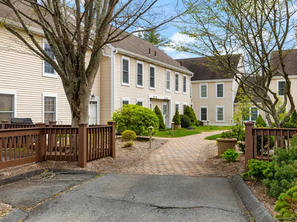 54 Rope Ferry Road #B28, Waterford, CT 06385